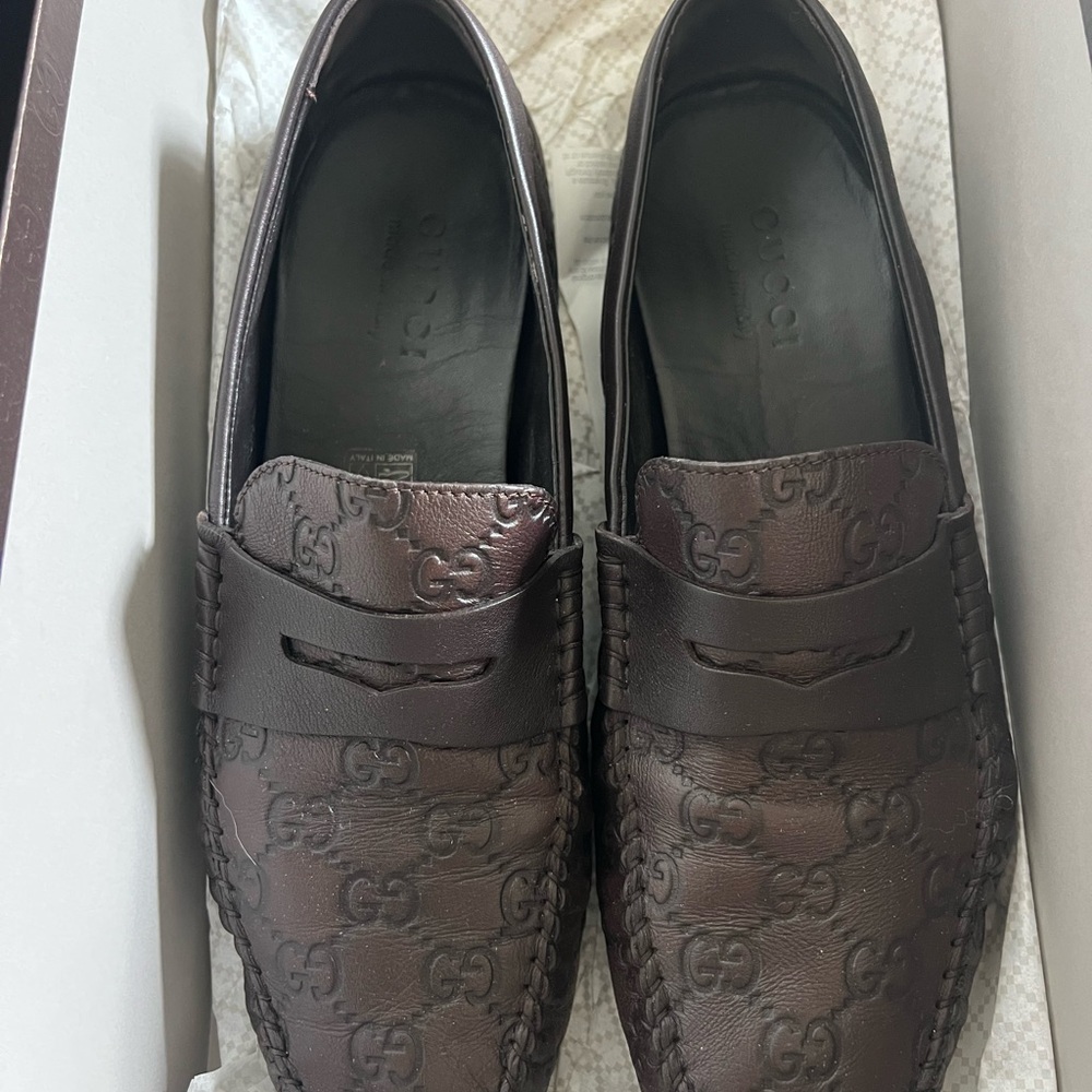 Gucci Men's Dark Brown Embossed Loafers. 7.5.